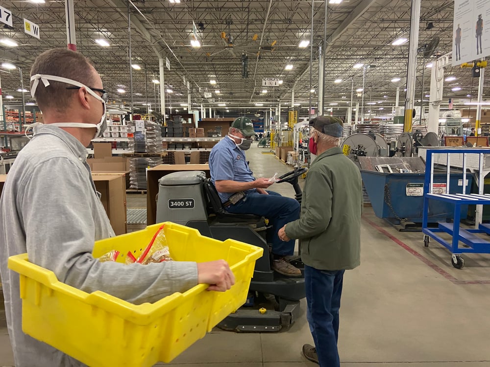 Larry Mulder handing out 'Thank You' cookies, Zeeland