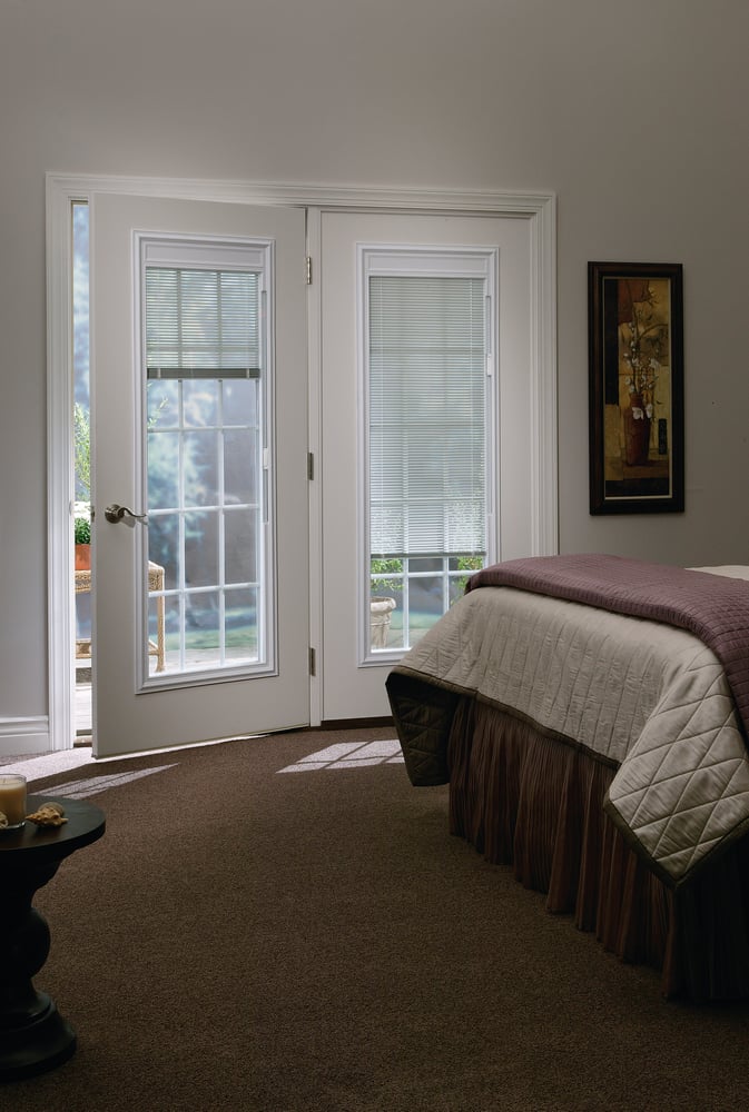 Triple-Glazed Enclosed Blinds with Grilles Between Glass